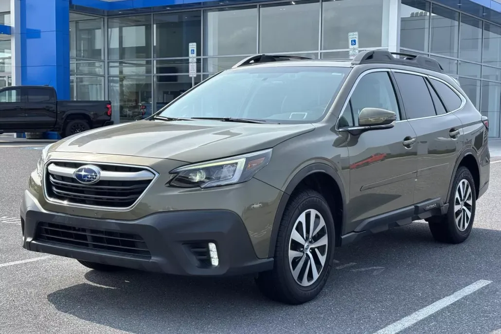 2020 Subaru Outback Premium photo 1