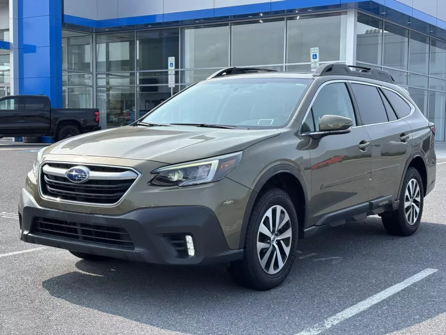 2020 Subaru Outback Premium photo 1