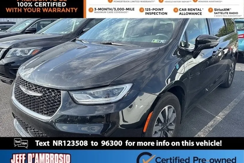 2022 Chrysler Pacifica Hybrid Touring L photo 1
