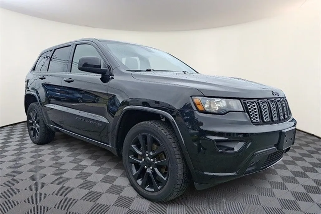 2018 Jeep Grand Cherokee Laredo Altitude photo 1