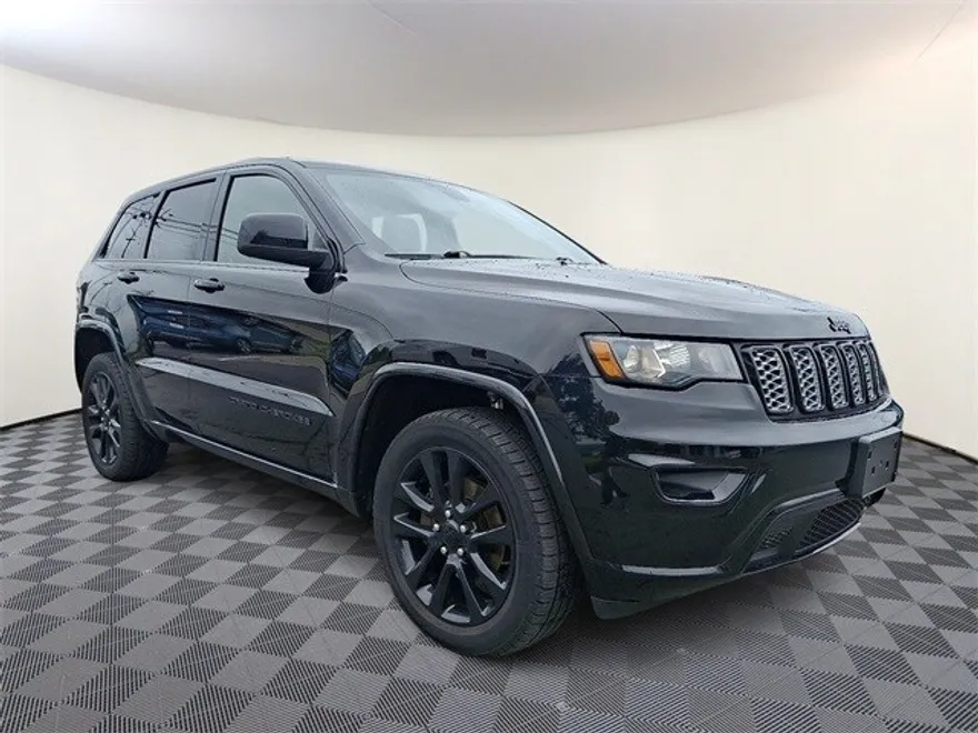 2018 Jeep Grand Cherokee Laredo Altitude photo 1