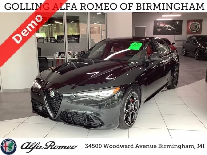 2025 Alfa Romeo Giulia photo 1