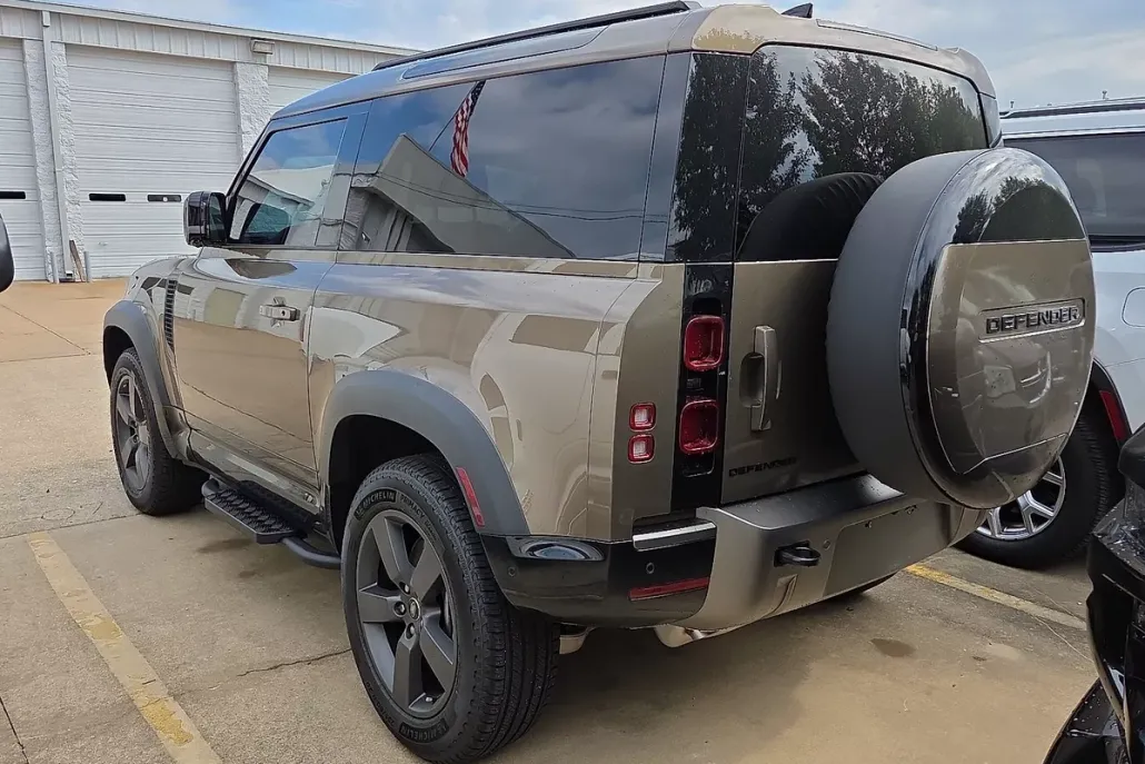 2025 Land Rover Defender X-Dynamic SE photo 1