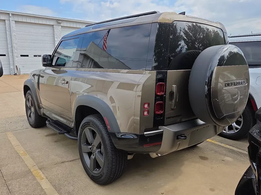 2025 Land Rover Defender X-Dynamic SE photo 1