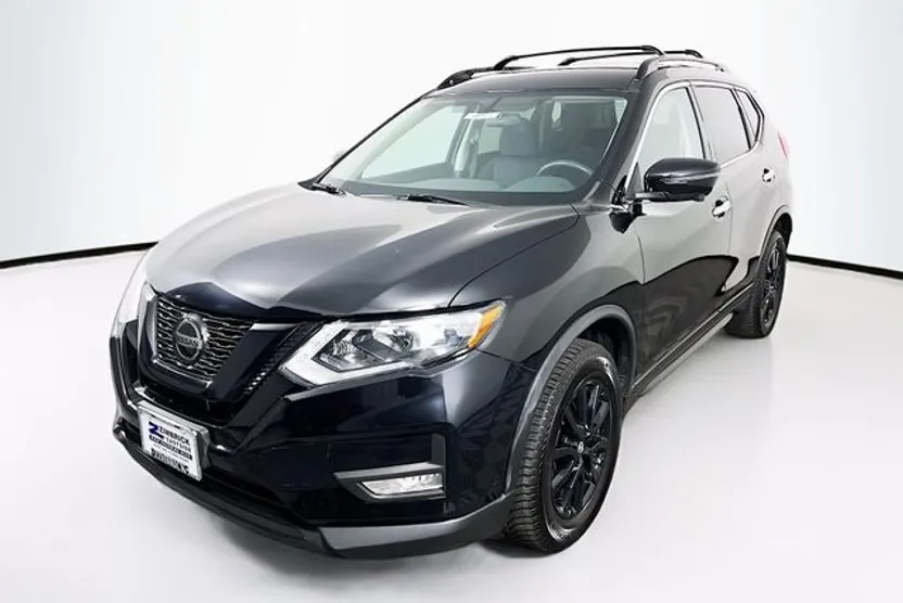 2018 Nissan Rogue SV photo 1
