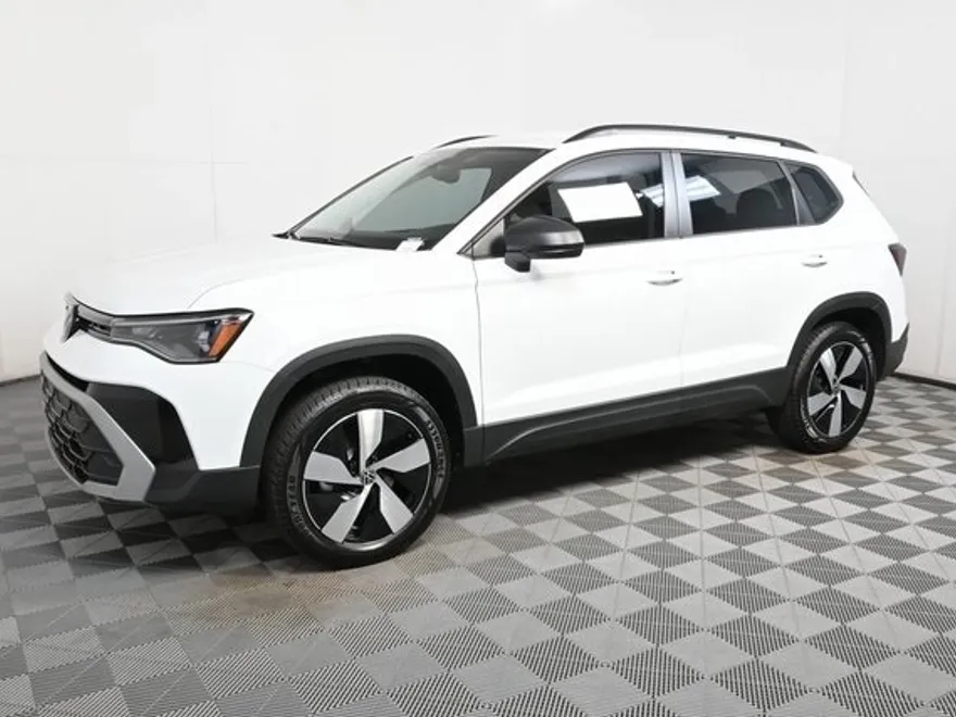 2025 Volkswagen Taos S photo 1
