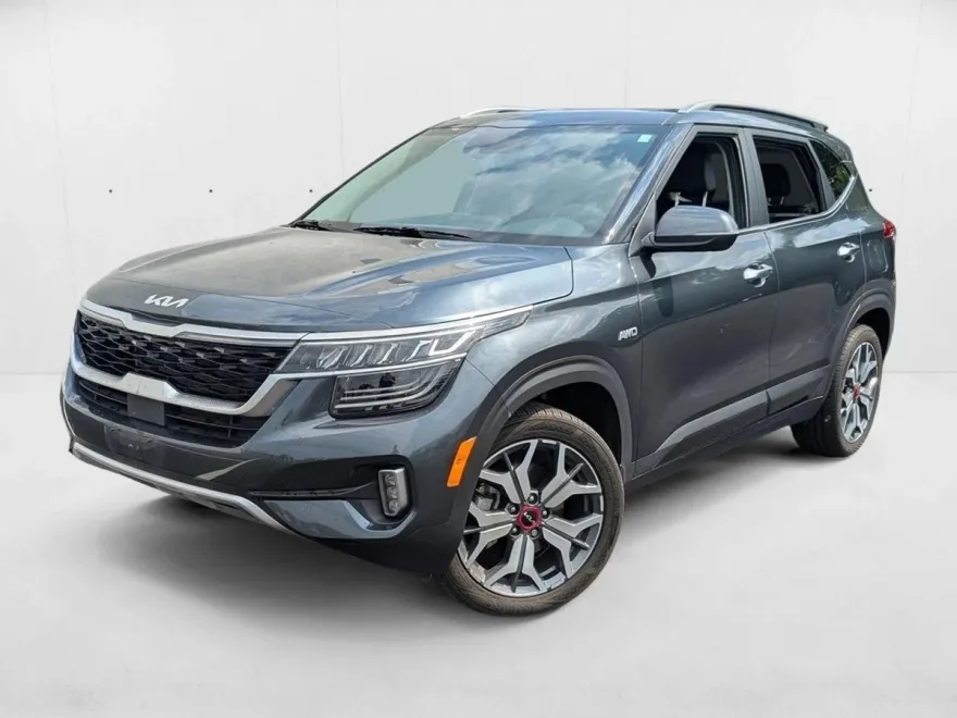 2023 Kia Seltos SX photo 1