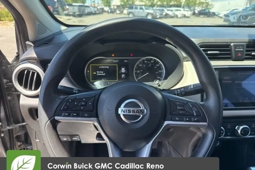 2021 Nissan Versa SV photo 1