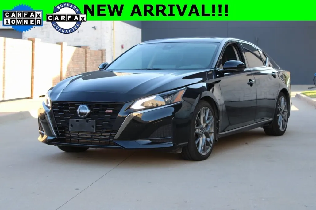 2023 Nissan Altima SR photo 1