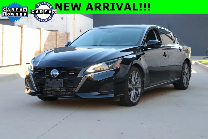2023 Nissan Altima SR photo 1