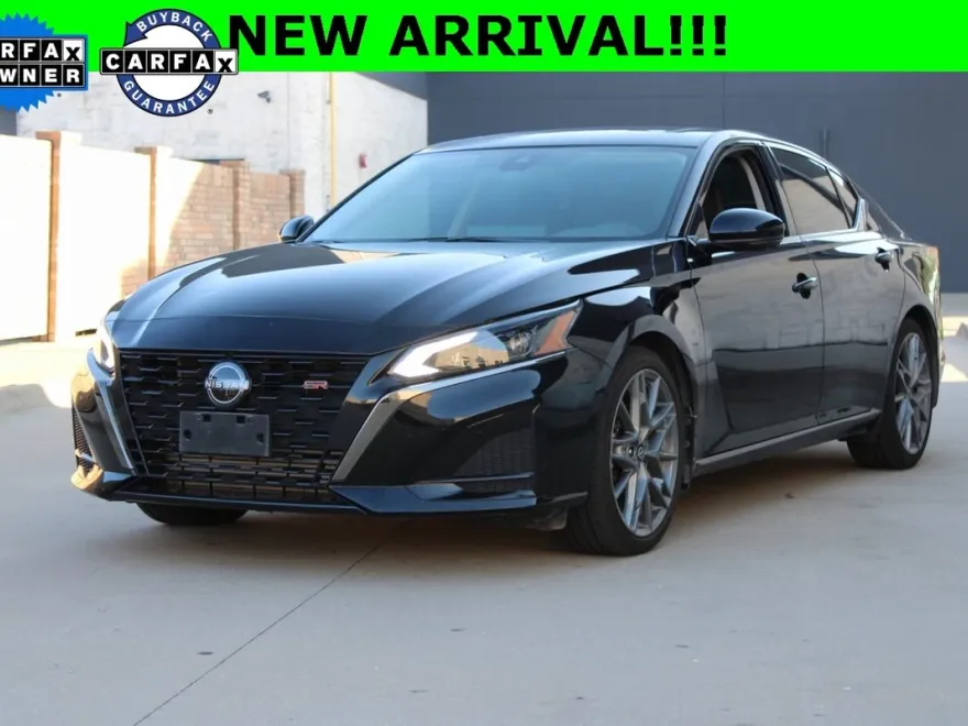 2023 Nissan Altima SR photo 1
