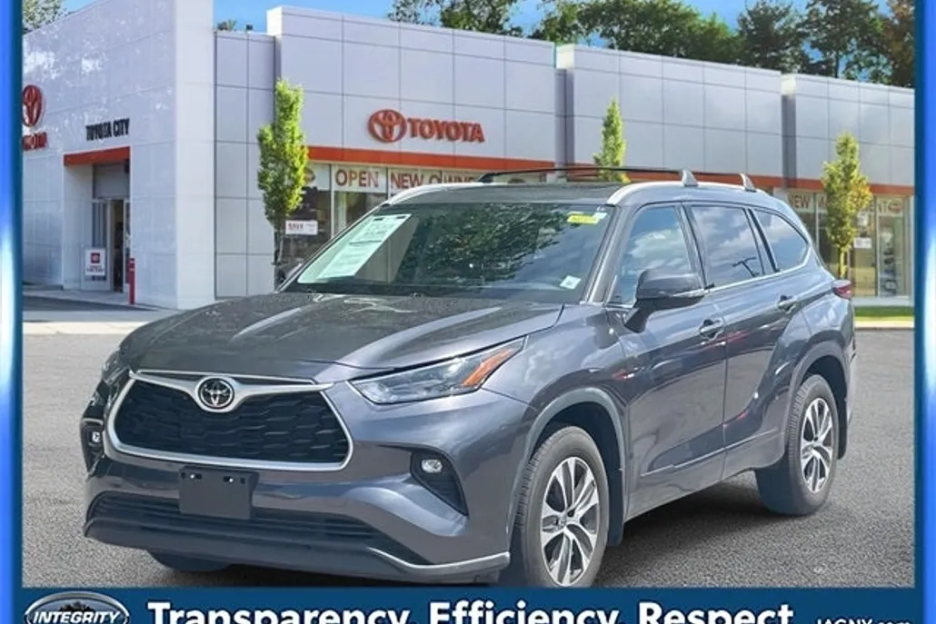2022 Toyota Highlander XLE photo 1