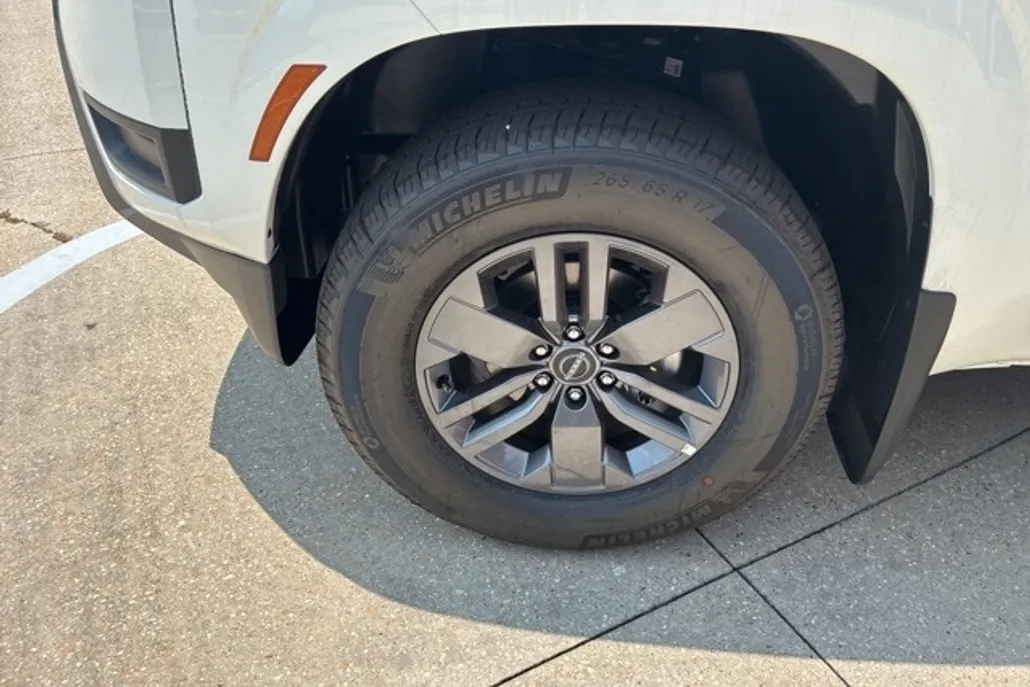 2025 Nissan Frontier SV photo 1