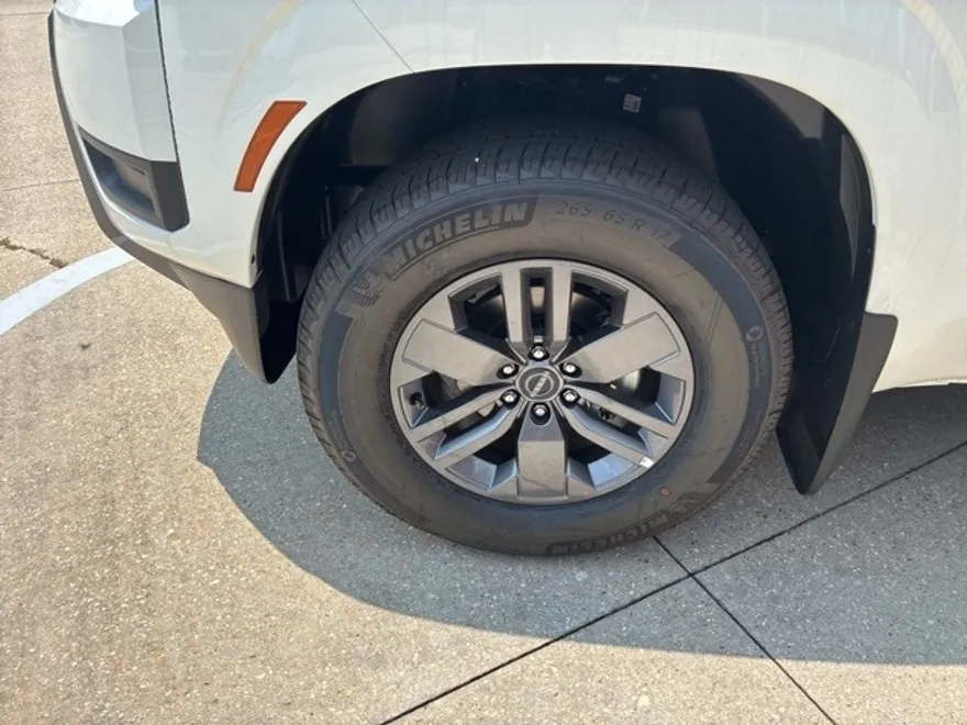 2025 Nissan Frontier SV photo 1