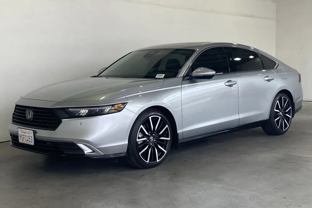2024 Honda Accord Hybrid Touring photo 1