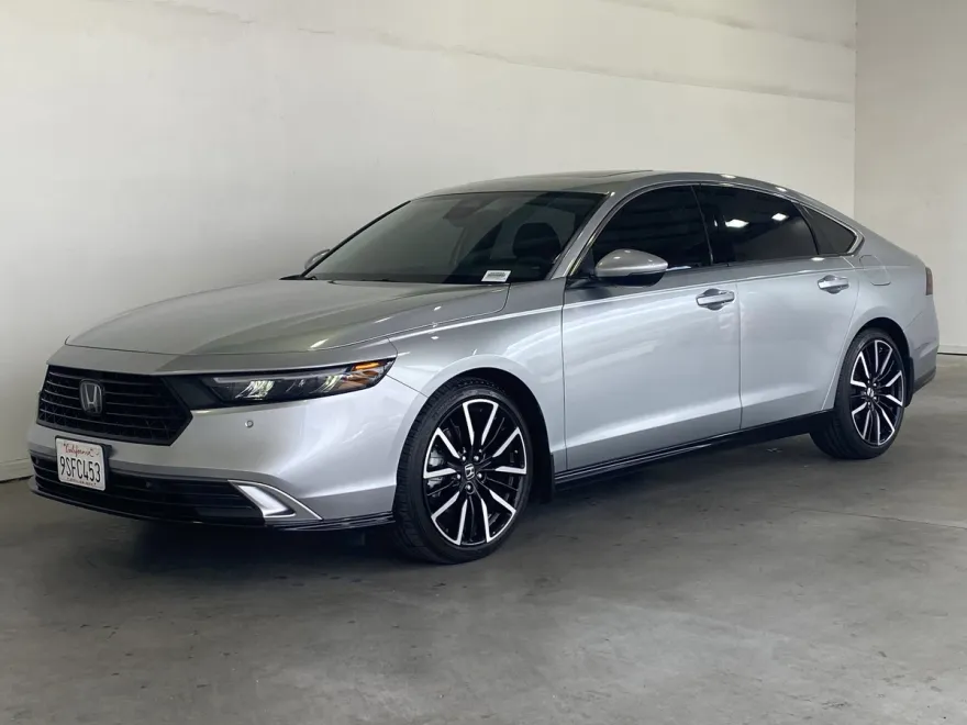 2024 Honda Accord Hybrid Touring photo 1