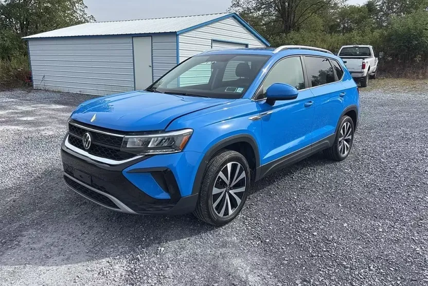 2022 Volkswagen Taos SE photo 1