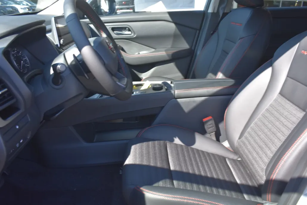 2026 Nissan Rogue SV photo 1