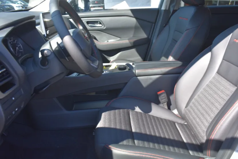2026 Nissan Rogue SV photo 1