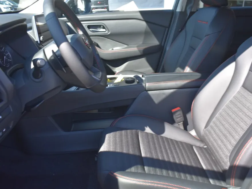 2026 Nissan Rogue SV photo 1