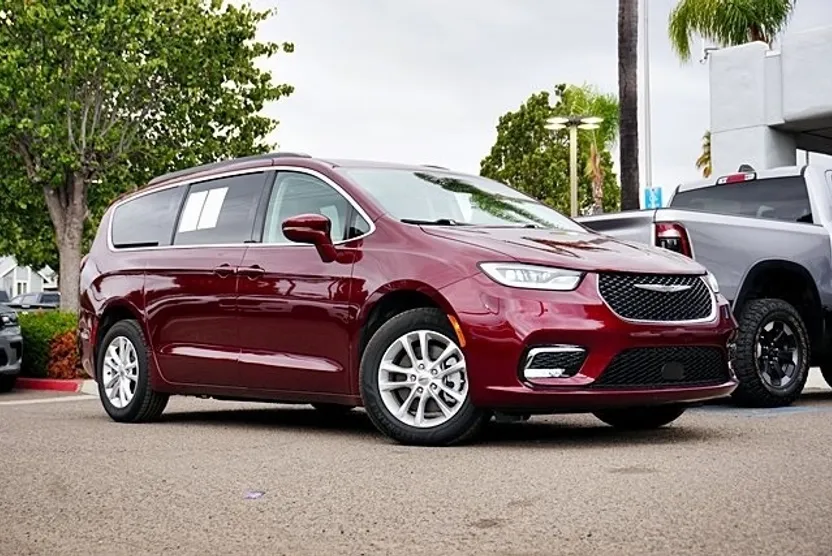 2021 Chrysler Pacifica Touring photo 1