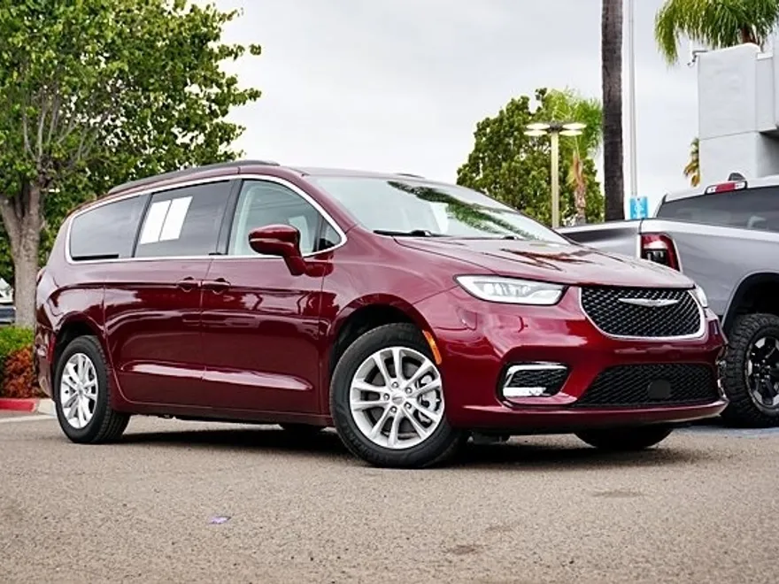 2021 Chrysler Pacifica Touring photo 1