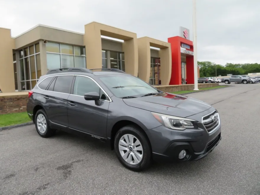2018 Subaru Outback 2.5i Premium photo 1