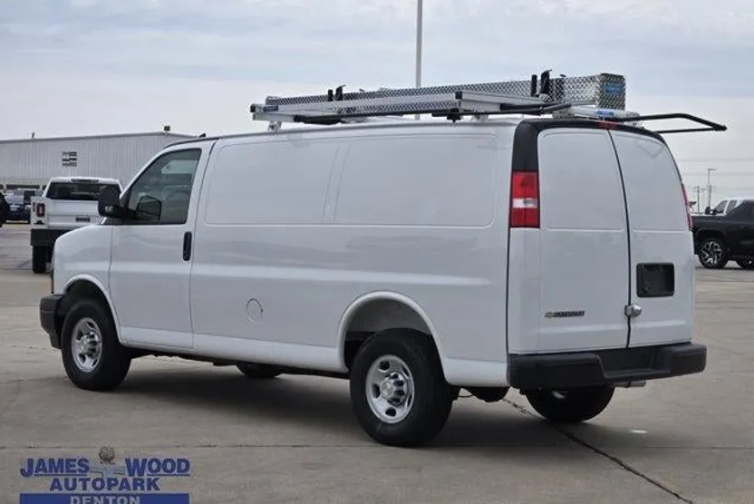 2025 Chevrolet Express Cargo Van 2500 photo 1