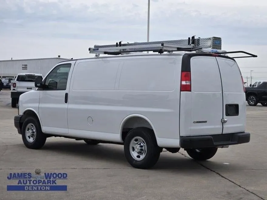 2025 Chevrolet Express Cargo Van 2500 photo 1