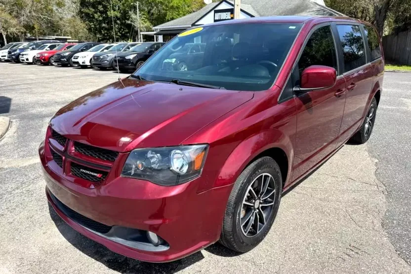 2019 Dodge Grand Caravan GT photo 1