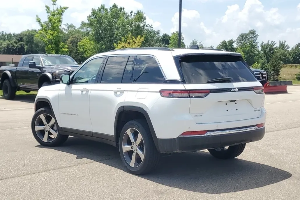 2022 Jeep Grand Cherokee Limited photo 1
