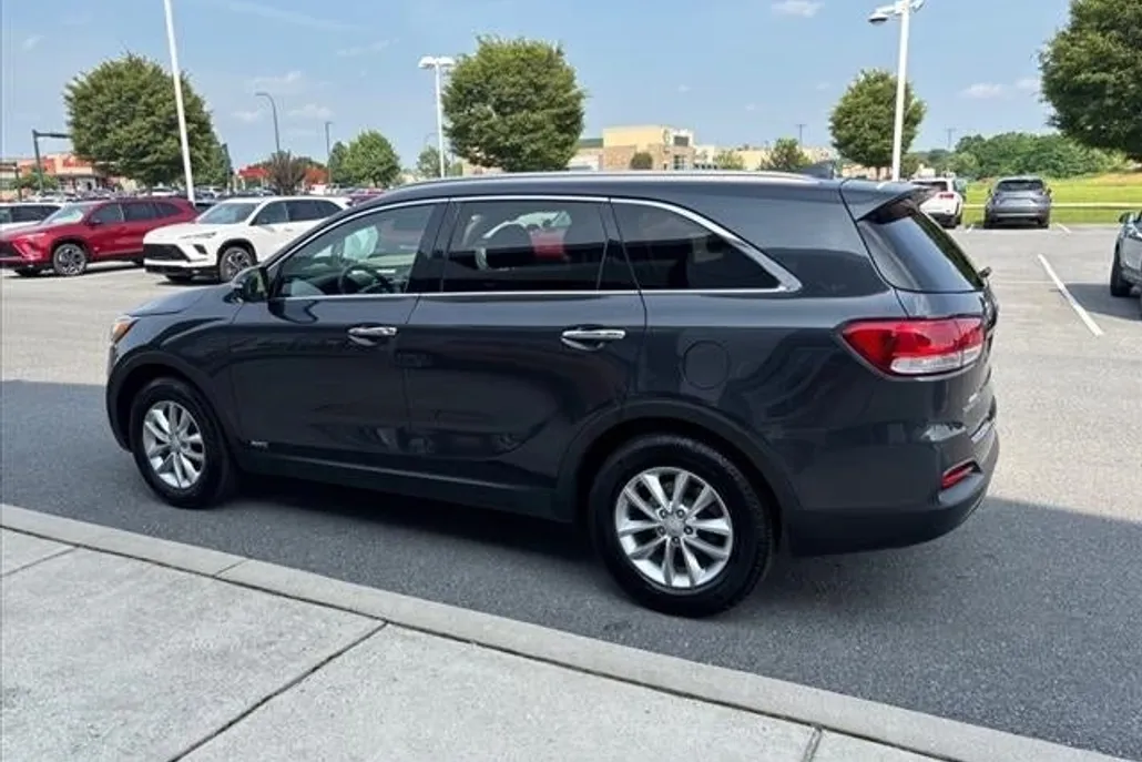 2018 Kia Sorento LX photo 1