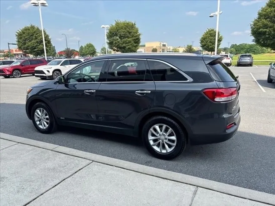 2018 Kia Sorento LX photo 1