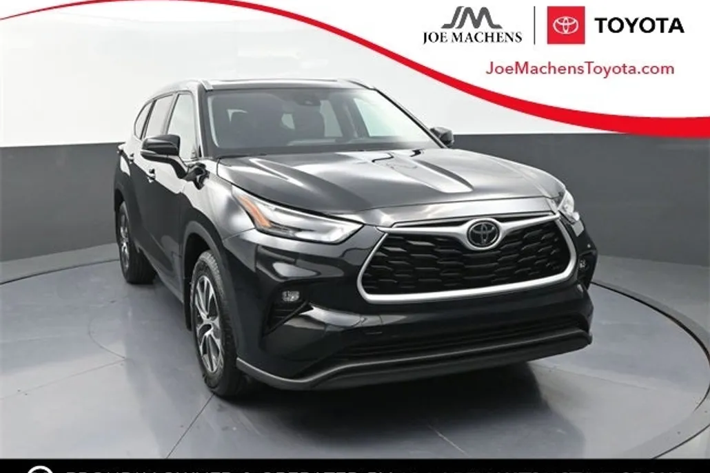 2023 Toyota Highlander XLE photo 1