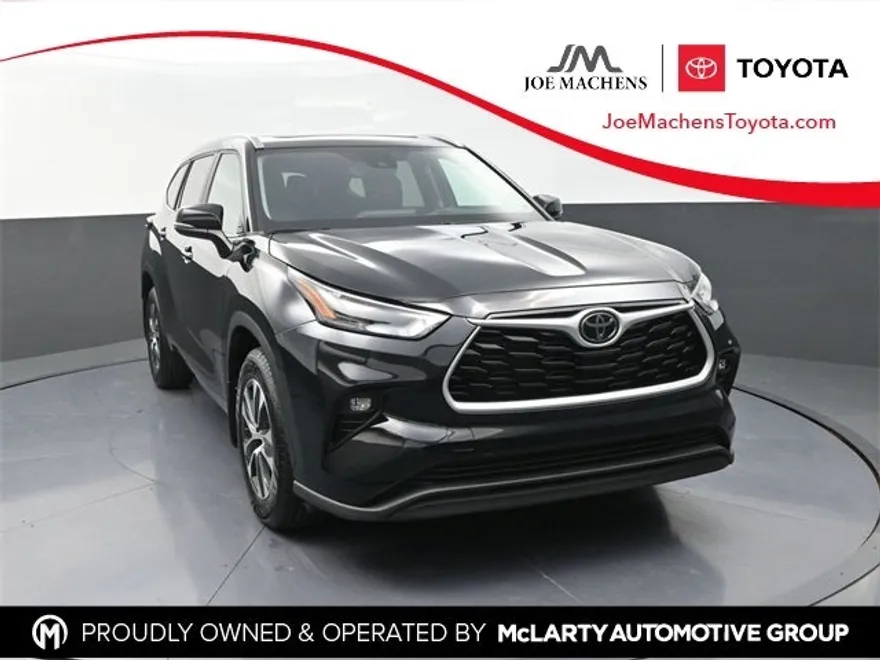 2023 Toyota Highlander XLE photo 1