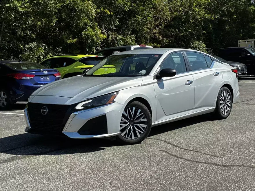 2024 Nissan Altima 2.5 SV photo 1