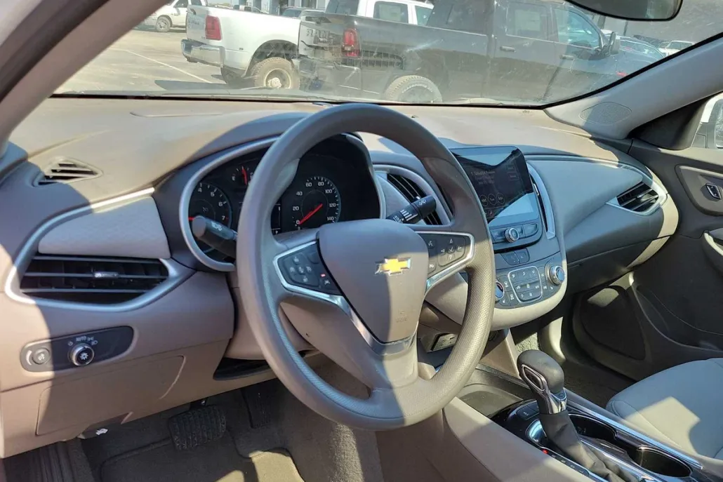 2024 Chevrolet Malibu 1LT photo 1