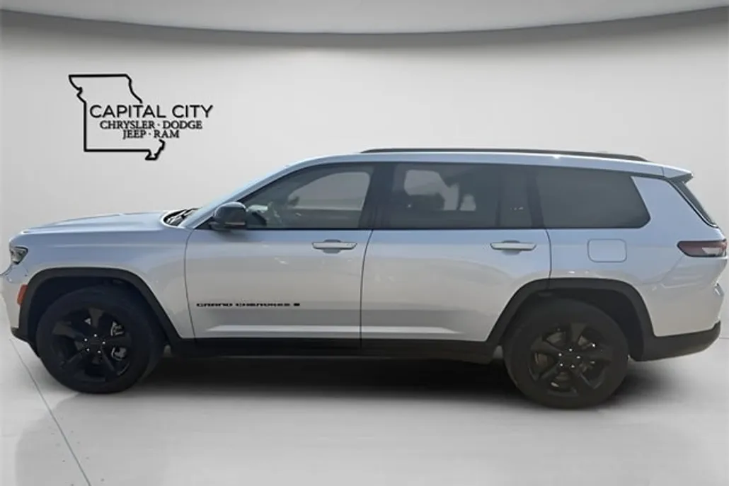 2022 Jeep Grand Cherokee Altitude photo 1