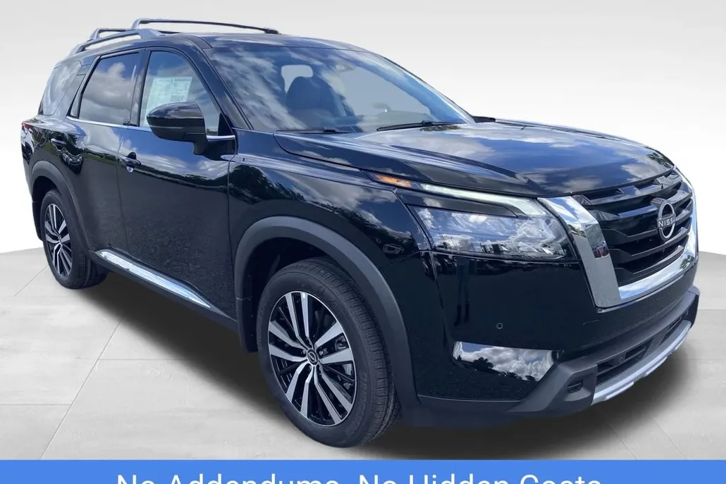 2025 Nissan Pathfinder Platinum photo 1