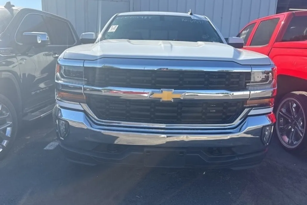 2017 Chevrolet Silverado 1500 LT photo 1