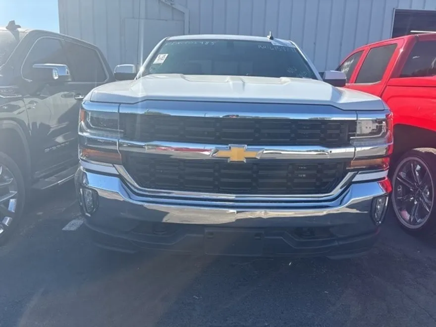 2017 Chevrolet Silverado 1500 LT photo 1