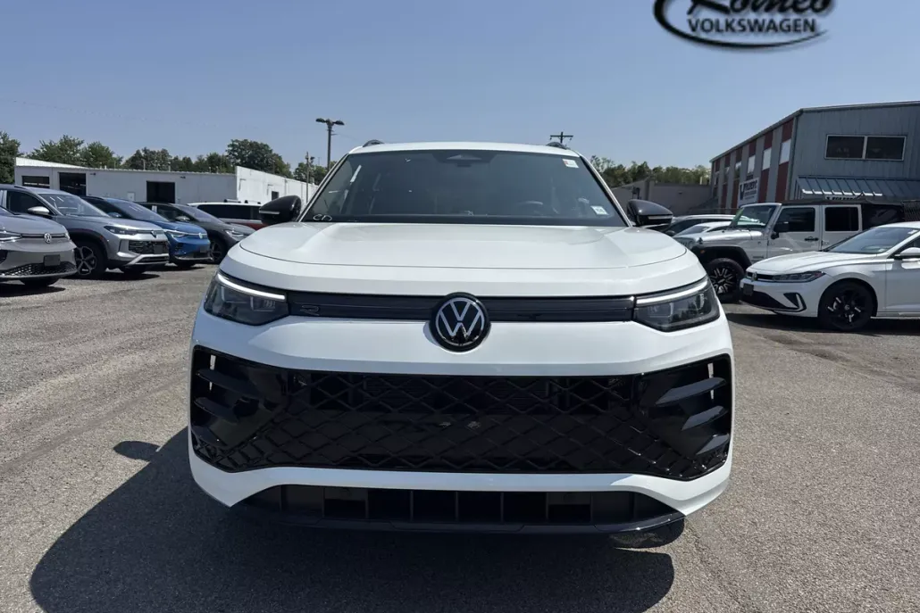 2025 Volkswagen Tiguan SE R-Line Black photo 1