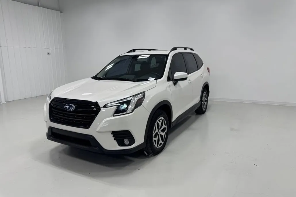 2023 Subaru Forester Premium photo 1
