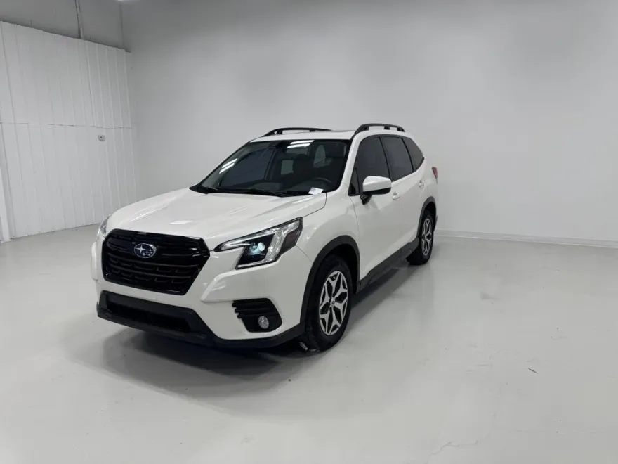 2023 Subaru Forester Premium photo 1