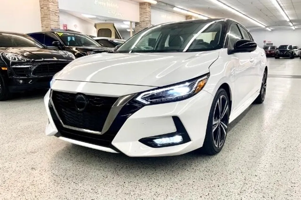 2022 Nissan Sentra SR photo 1