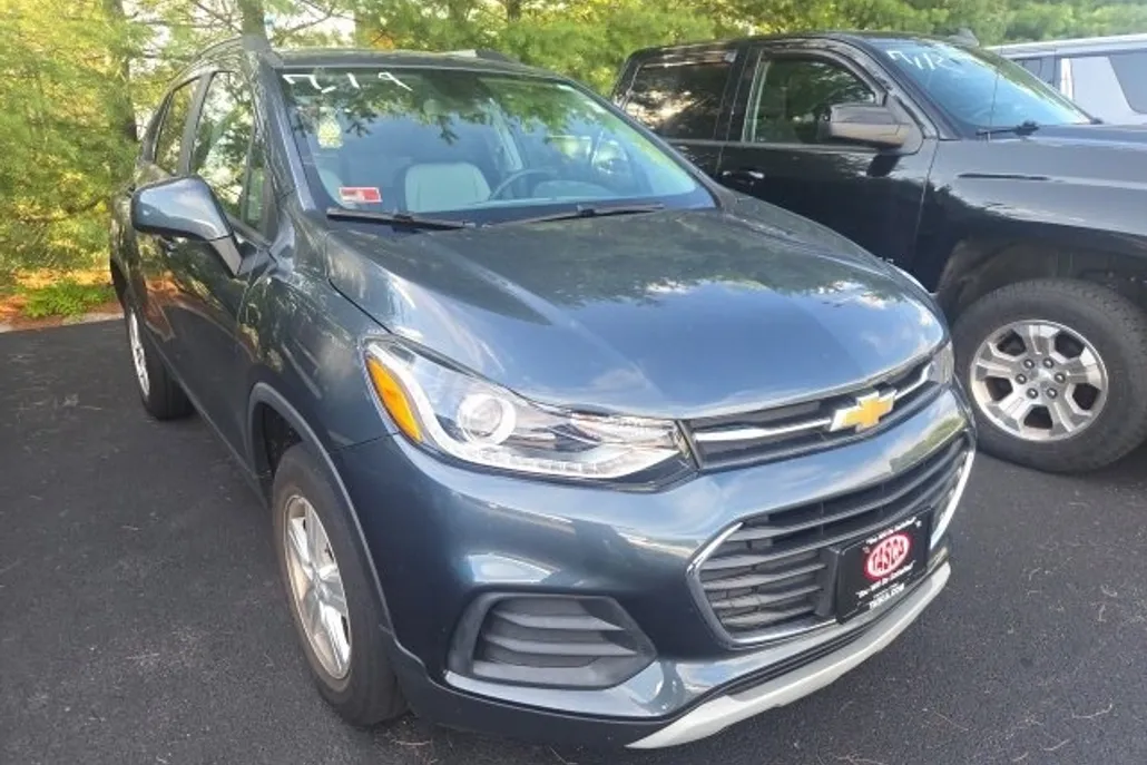 2022 Chevrolet Trax LT photo 1