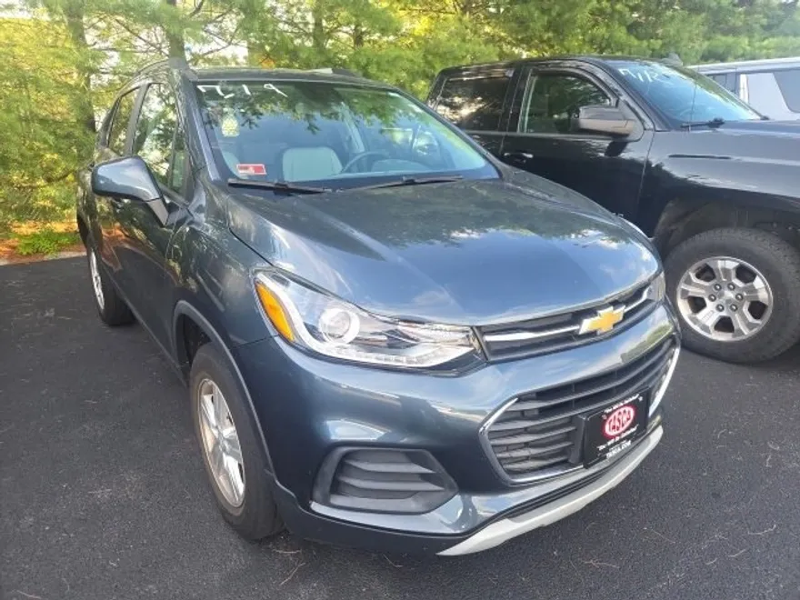 2022 Chevrolet Trax LT photo 1