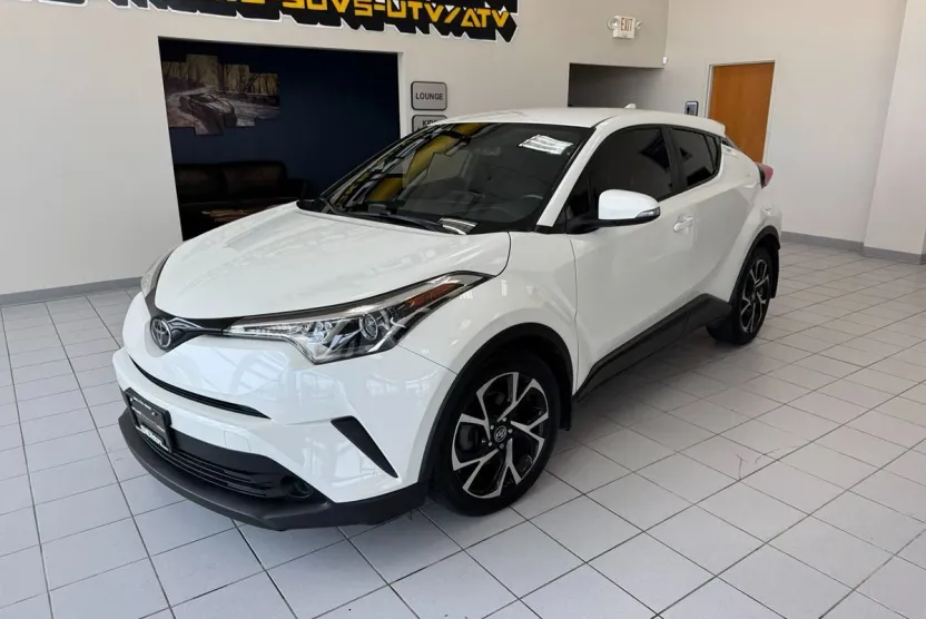 2018 Toyota C-HR XLE photo 1