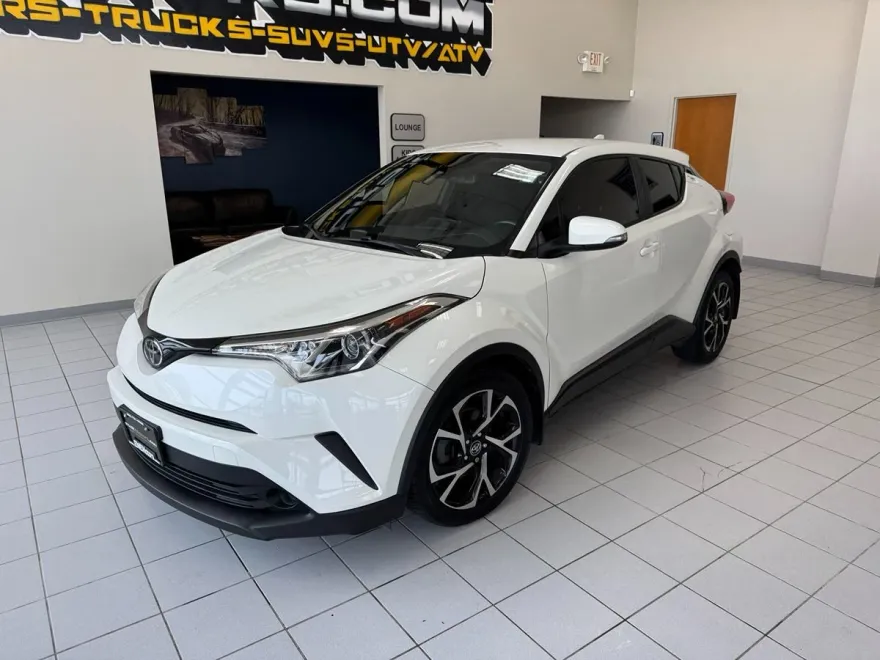 2018 Toyota C-HR XLE photo 1