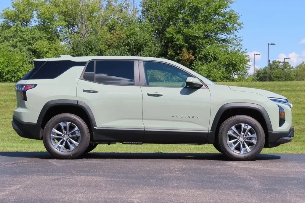 2026 Chevrolet Equinox LT photo 1